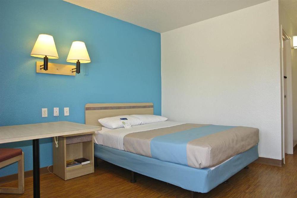 Rodeway Inn Tillmans Corner Zimmer foto