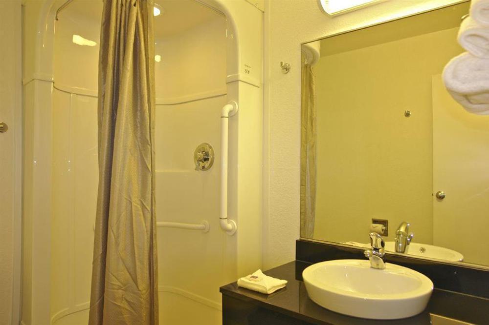 Rodeway Inn Tillmans Corner Zimmer foto